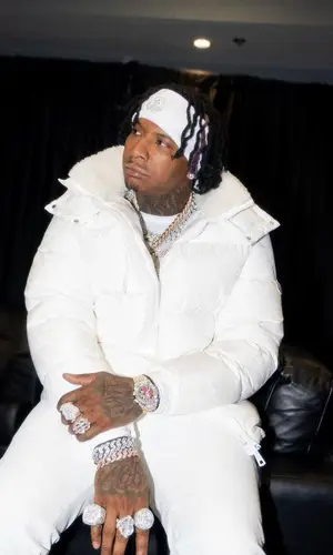 Moneybagg Yo wearing Moncler hat