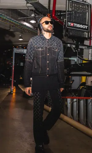 Gary Trent J.R wearing Apple other