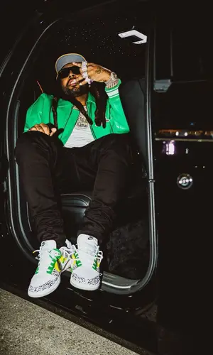 Icewear Vezzo wearing Ray-Ban eyewear