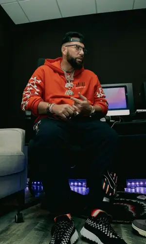 DJ Drama wearing Amiri hat