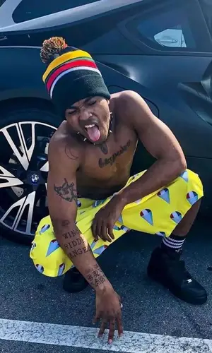 XXXTentacion’s Outfit in Nike Sneakers, City Hunter Hat & Adidas Socks (2018)