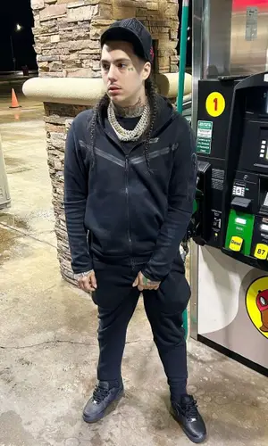Peso Peso wearing Nike hoody