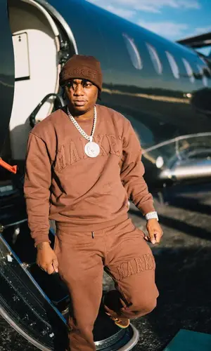 Fredo Bang’s Outfit in Nike Sneakers, Market Hat & De La Soul (2022)