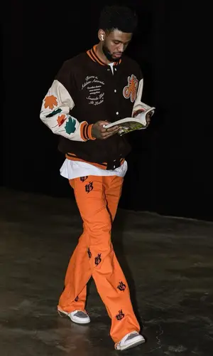 Nickeil Alexander-Walker wearing Nike sneakers