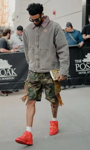 Nickeil Alexander-Walker wearing Nike sneakers