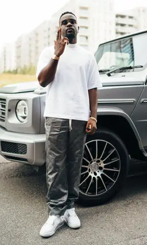 Sarkodie wearing Jordan sneakers