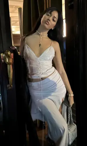 Cindy Kimberly wearing Chanel bag