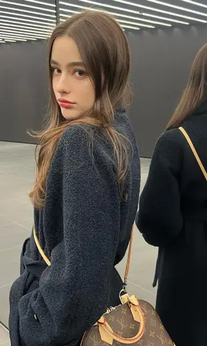 Dasha Taran wearing Louis Vuitton bag