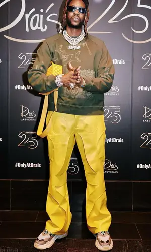 2 Chainz wearing Samuel Zelig sweatshirt