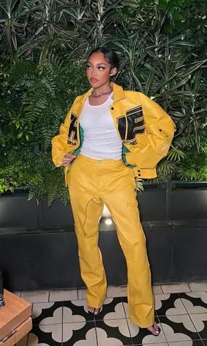 Jodie Woods’ Outfit in Che By Che Jacket & Prada Eyewear (2023)