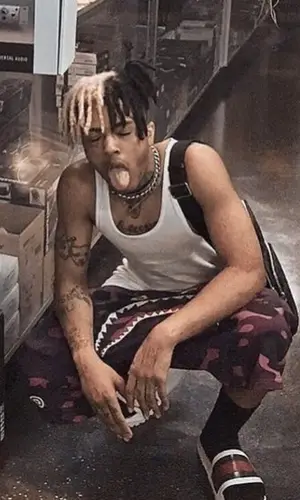 XXXTentacion’s Outfit in Hanes Top, Bape Shorts & Louis Vuitton Bag (2021)