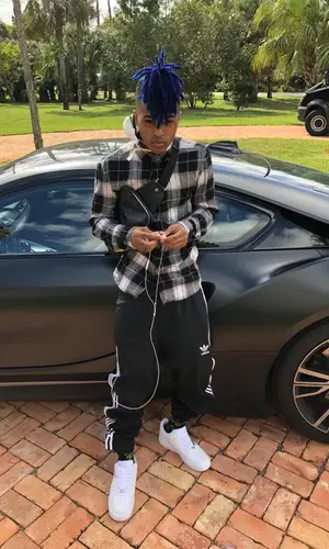 XXXTentacion’s Outfit in Adidas Pants, Nike Sneakers & Louis Vuitton Bag (2021)
