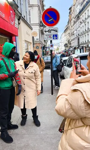 Beendo Z wearing Gucci bag