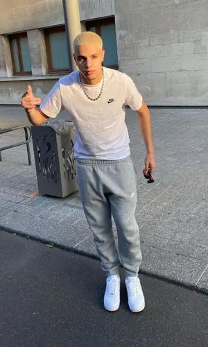 Dinor wearing Nike t-shirt