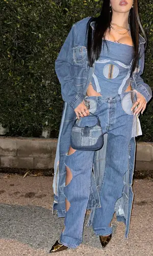 Tinashe wearing Levi’s jeans