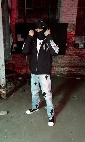 Stunna Gambino’s Outfit in Moncler Jacket, Chrome Hearts Hoodie & Nike (2023)
