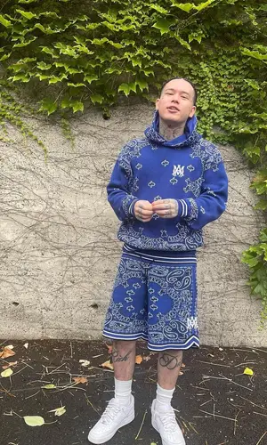 Yzerr wearing Amiri shorts
