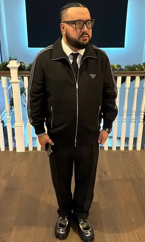 Cash’s Outfit in Prada Jacket & Louis Vuitton Eyewear (2022)