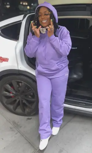 Kamaiyah wearing Nike sneakers