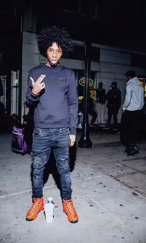 Set Da Trend wearing Dior sweater