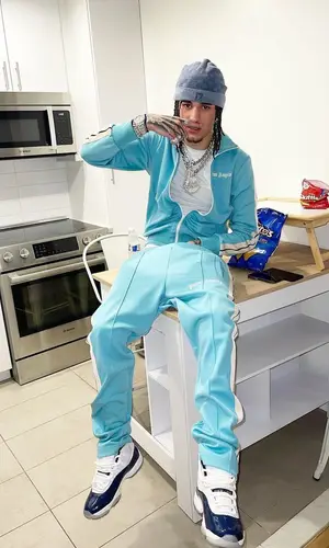 Rondodasosa’s Outfit in Palm Angels Jacket, Louis Vuitton Hat & Jordan (2023)