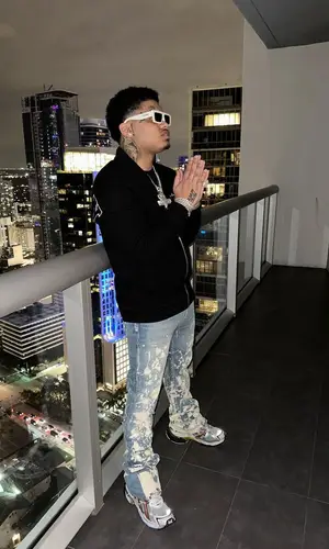 No Cap’s Outfit in Givenchy Jacket, Hudson Jeans & Celine Eyewear (2023)