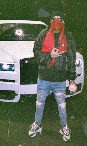 Sosmula’s Outfit in Dior Jacket & Amiri Jeans (2023)