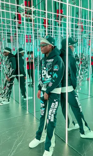 2KBABY’s Outfit in Gastation LA Hoodie, Nike Sneakers & New Era Cap (2023)