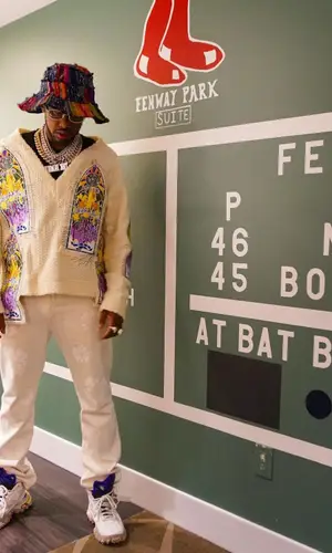 Fabolous wearing Outside Lines hat