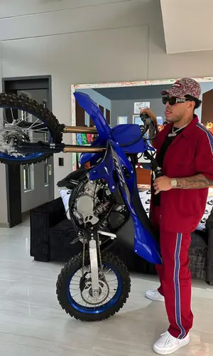 Ryan Castro’s Outfit in Dickies Shirt, Palm Angels Eyewear & Supreme Cap (2023)