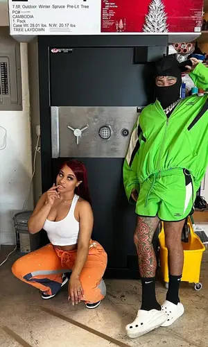 6ix9ine’s Outfit in Balenciaga Jacket, Amiri Cap & Nike Socks (2023)