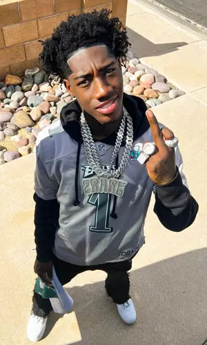 2Rare’s Outfit in Nike Jersey, Valabasas Jeans & NFL (2023)