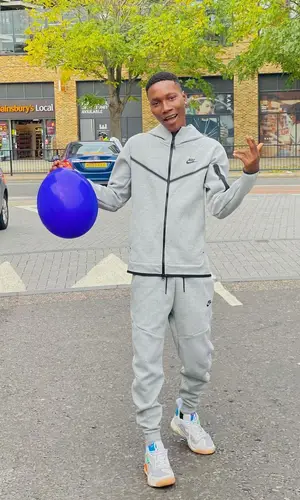 Zinoleesky wearing Jordan sneakers