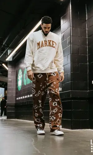 Jayson Tatum’s Outfit in Market Sweatshirt, Mnml Pants & Nike Sneakers (2023)