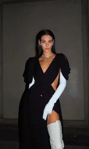 Vittoria Ceretti wearing Gucci glov