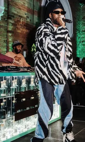 2 Chainz wearing Cout De La Liberte shirt