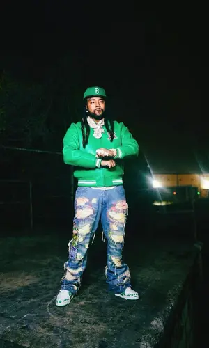 Icewear Vezzo’s Outfit in Avirex Jacket, Who Decides War Jeans & Louis Vuitton Sneakers (2023)
