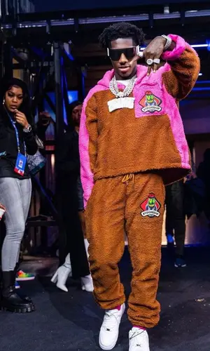 2Rare’s Outfit in StockedUp Hoodie & Nike Sneakers (2023)