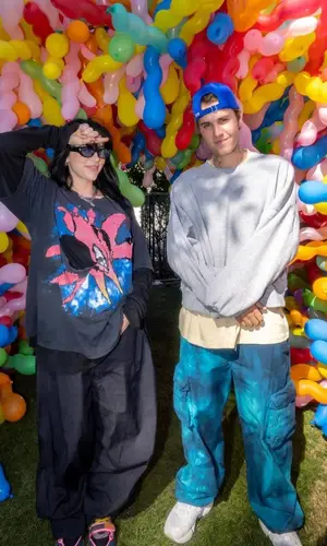 Justin Bieber’s Outfit in Off-White Pants, New Balance Sneakers & Palace Cap (2023)