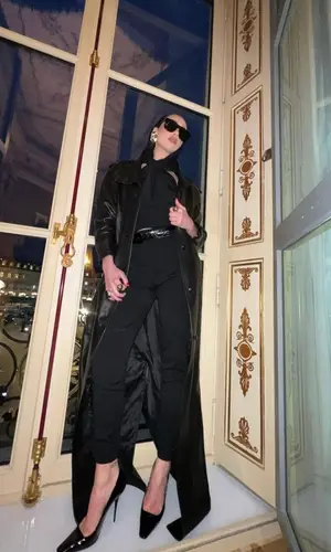 Dua Lipa wearing Saint Laurent sandal