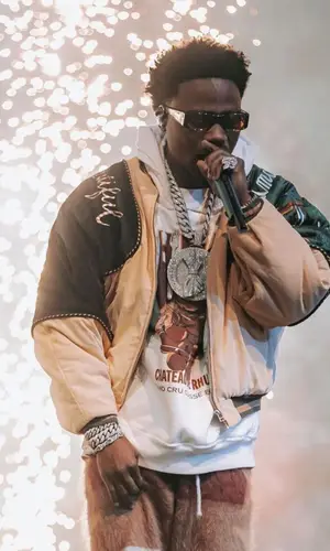 Roddy Ricch’s Outfit in Kapital Jacket, Rhude Hoodie & Palm Angels Pants (2023)