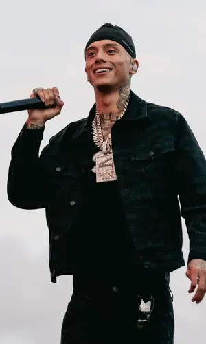Central Cee wearing Iceberg jeans