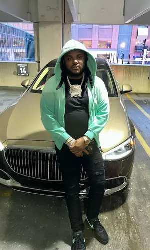 Tee Grizzley’s Outfit in True Religion Hoodie, Amiri Jeans & Supreme (2023)