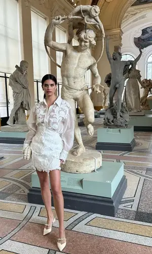 Sara Sampaio wearing Cult Gaia bag