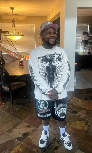 Fat Boy’s Outfit in Hellstar T-Shirt & Amiri Sneakers (2023)