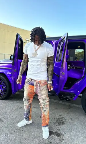 Moneybagg Yo wearing Hanes t-shirt