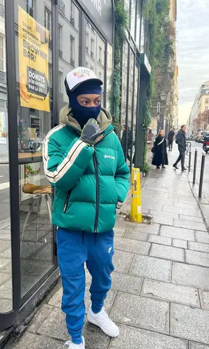 SL wearing Nike glov