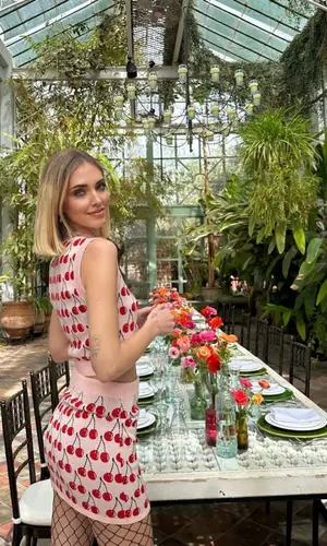 Chiara Ferragni’s Outfit in Benetton Sweater & Ray-Ban Eyewear (2023)