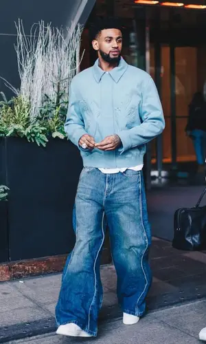 Nickeil Alexander-Walker wearing Nike sneakers