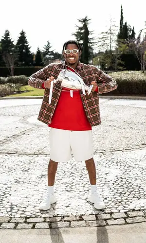 Justin Jefferson wearing Gucci sneakers